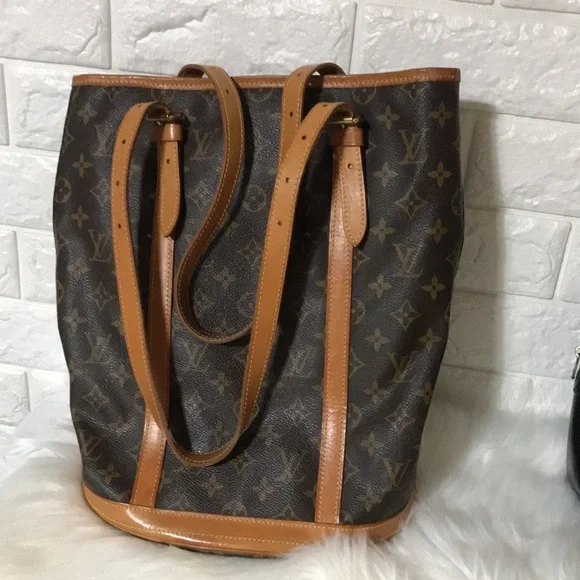 ๐ STUNNING ๐ retired Louis Vuitton bucket/ wallet - Picture 4 of 16